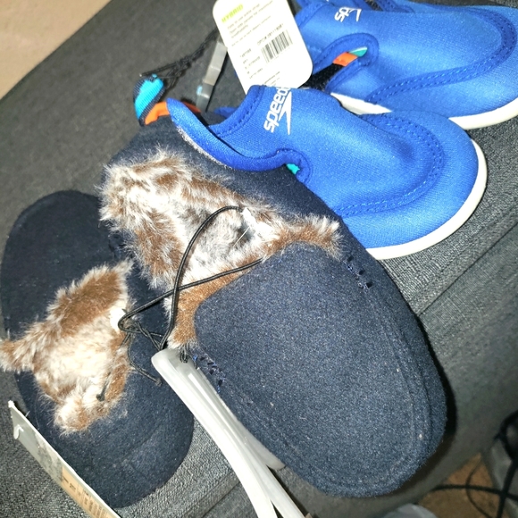 2 pairs of shoes size 7/8 toddler - Picture 1 of 10